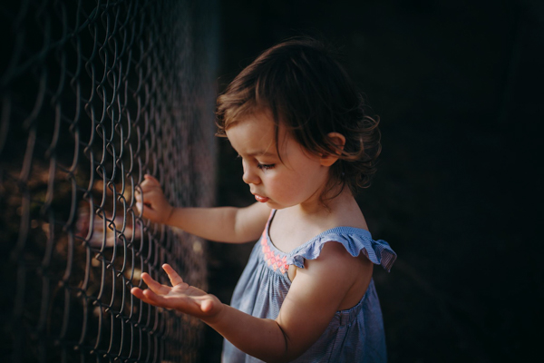 lifestyle photography of toddler girl