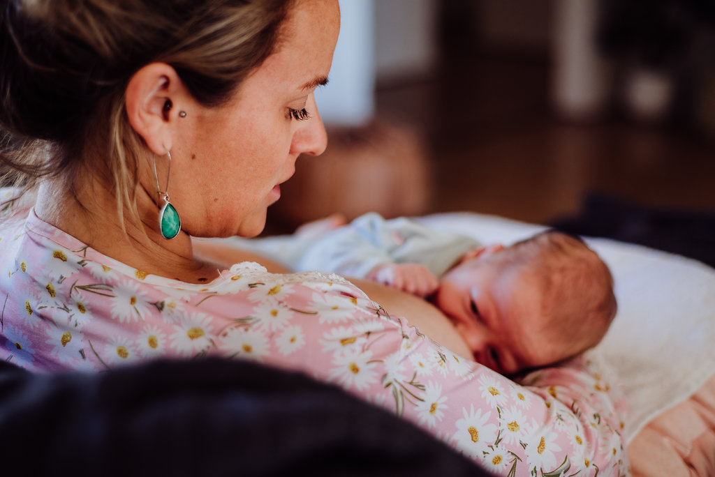 newborn nursing photography