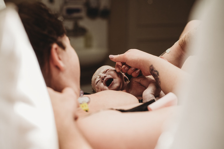newborn baby crying birth photos