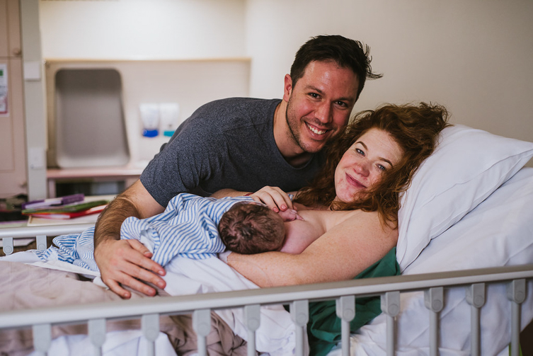birth photo ideas of happy family