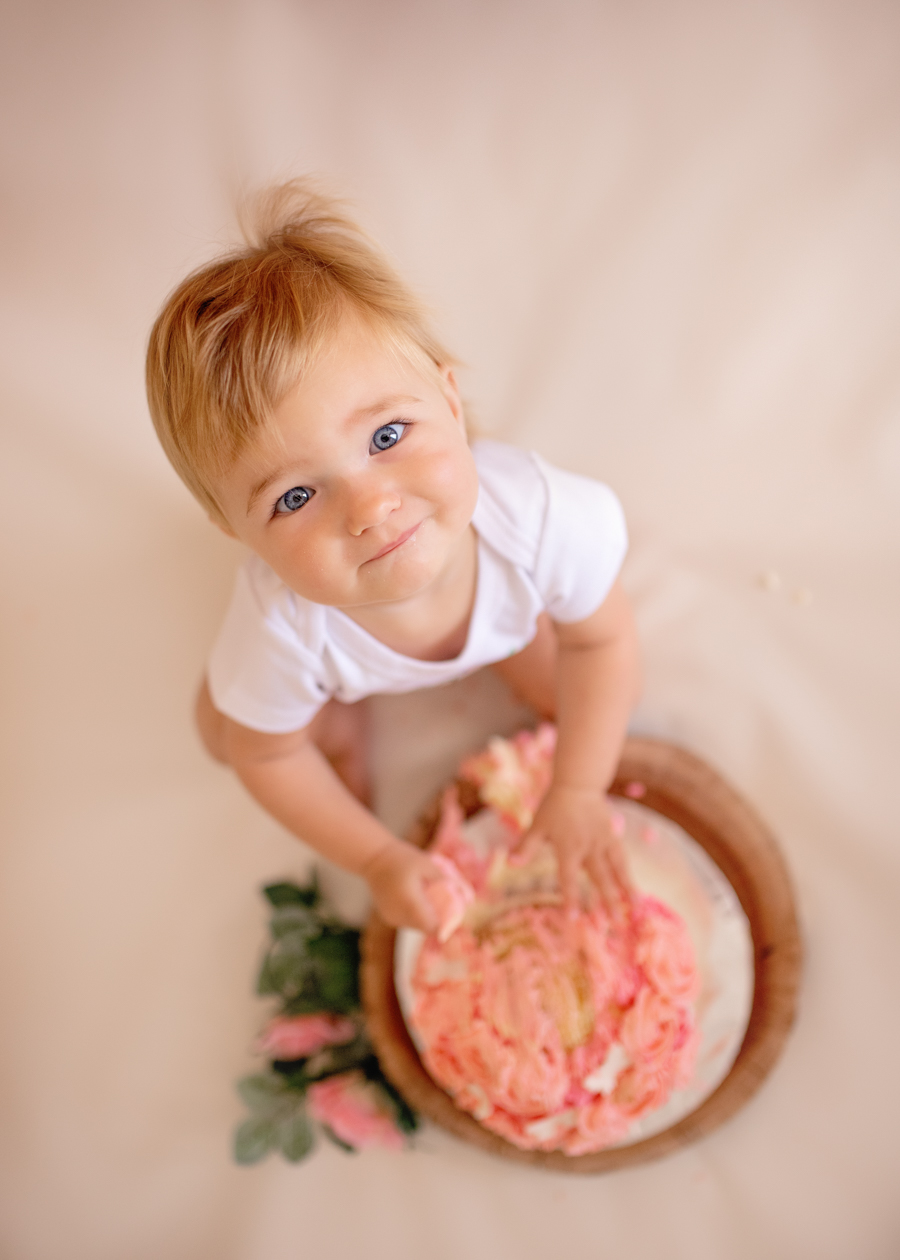 baby looking up during cake smash photoshoot