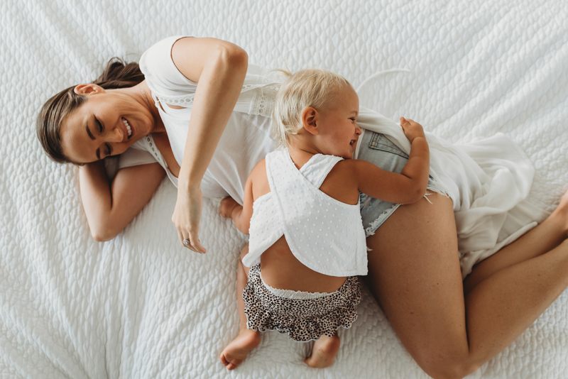 ideas for toddler pictures hugging mom’s belly