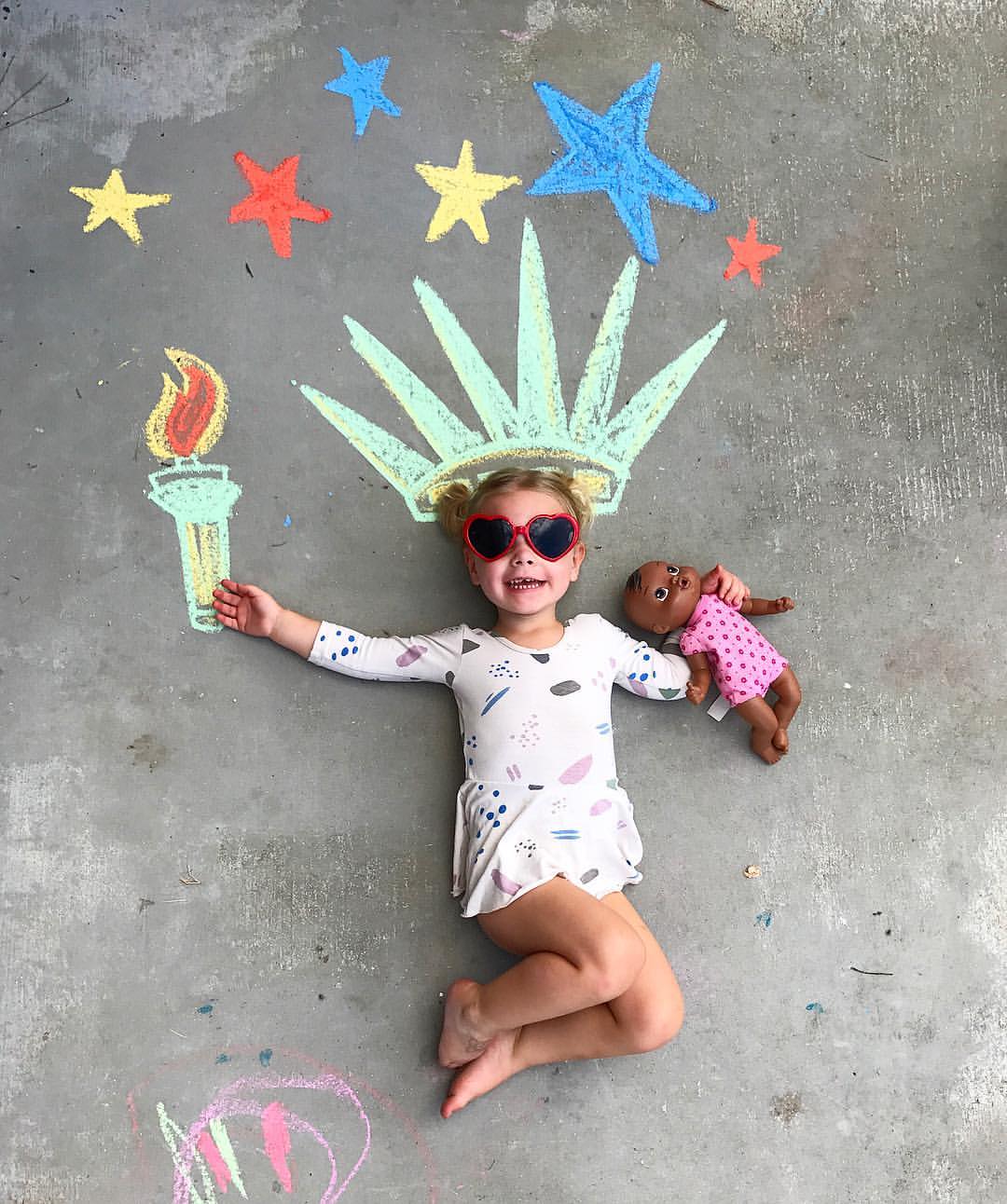  sidewalk chalk pictures of girl posing as the statue of liberty