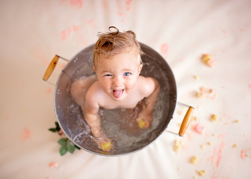 gorgeous pictures of baby taking a bath