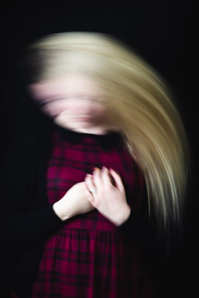  faceless portrait of blonde girl