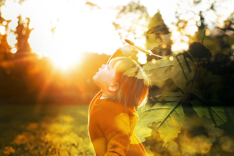 photoshoots idea of little girl in the garden