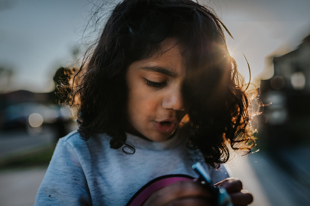 natural light portrait photography of brunette girl