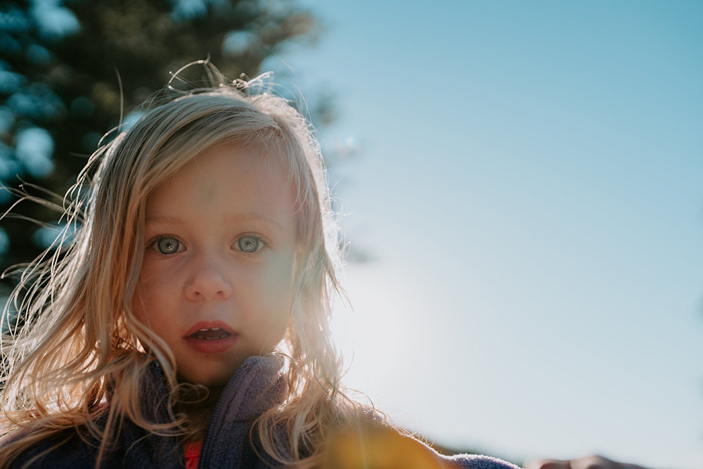 natural light portrait photography of blonde girl