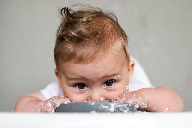 newborn milestones when splashing food