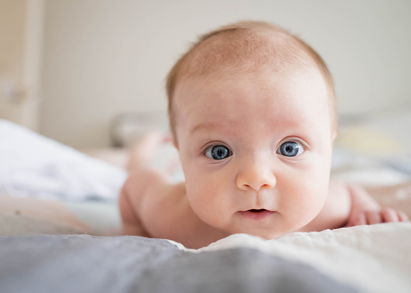 7 Tips For Awesome DIY Newborn Photos | Click Love Grow