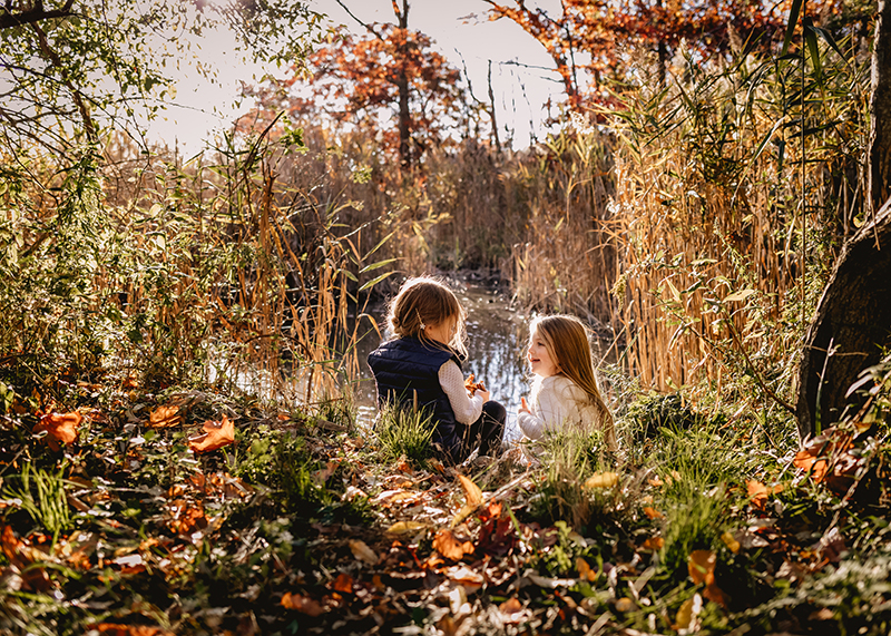 kids photography two girls outdoors