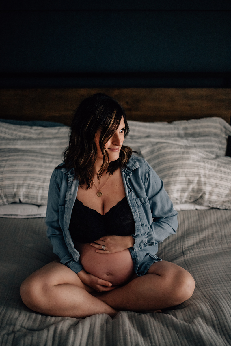 maternity portrait woman belly bed